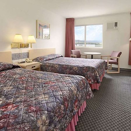 Ramada Limited Dawson Creek Hotel Phòng bức ảnh